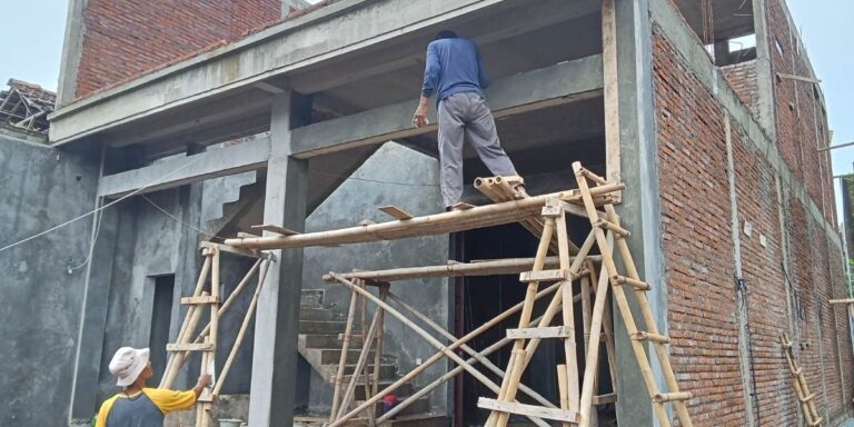 Grey Structure vs Turnkey Construction in Pakistan house comparison