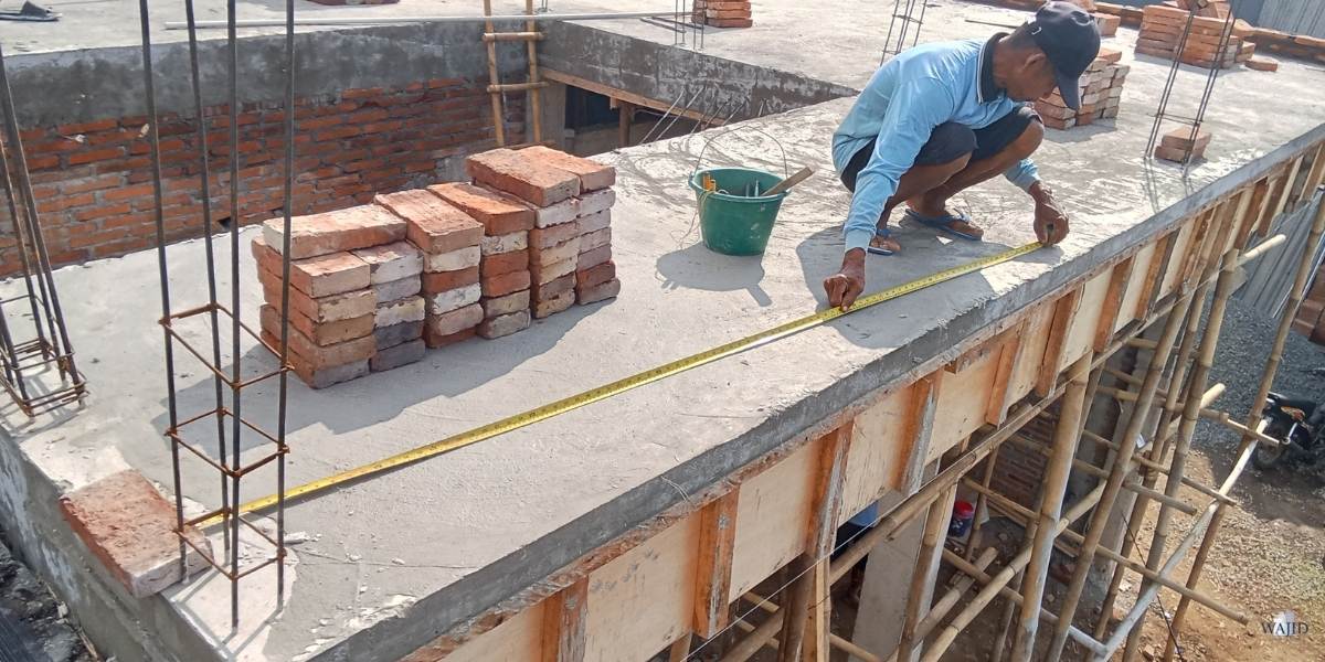 Grey vs Turnkey Construction Pakistan house comparison